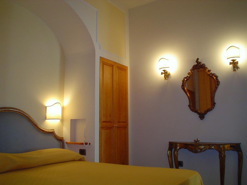 Petit Chateau Монтекатини-Терме Экстерьер фото