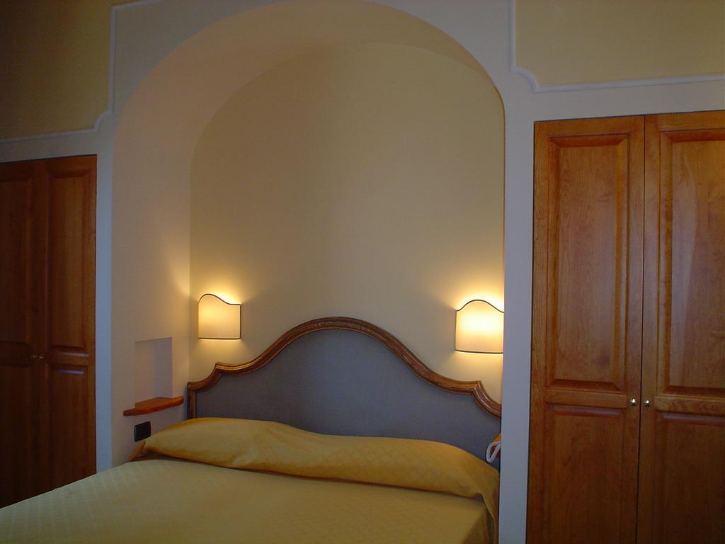 Petit Chateau Монтекатини-Терме Экстерьер фото