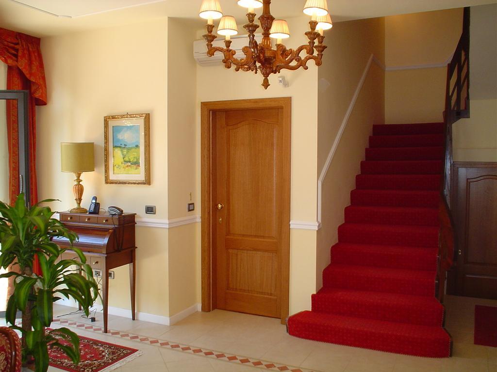 Petit Chateau Монтекатини-Терме Экстерьер фото