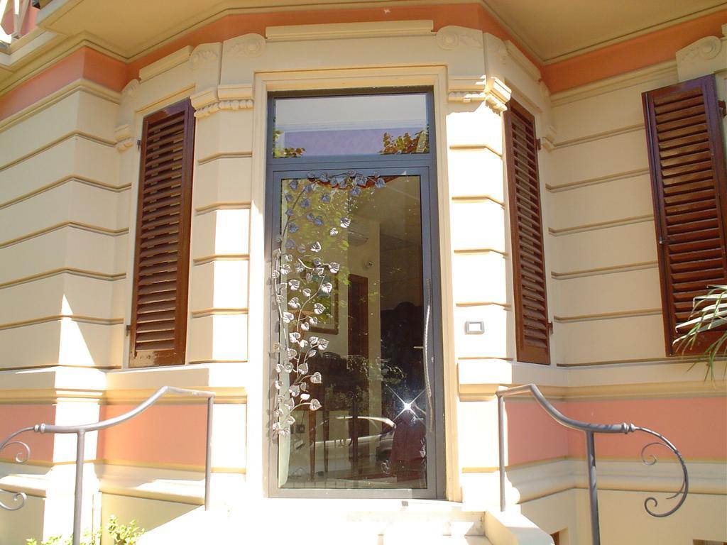Petit Chateau Монтекатини-Терме Экстерьер фото
